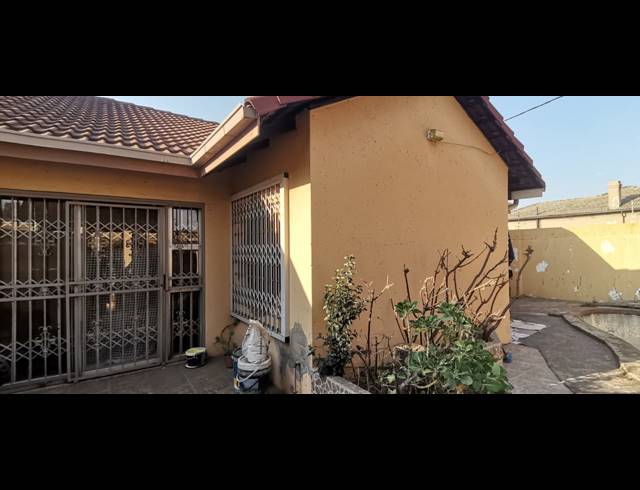 3 BEDROOM HOUSE FOR SALE IN REGENTS PARK